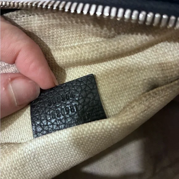 Gucci Black Pebbled Leather Crossbody Bag - Picture 6 of 8